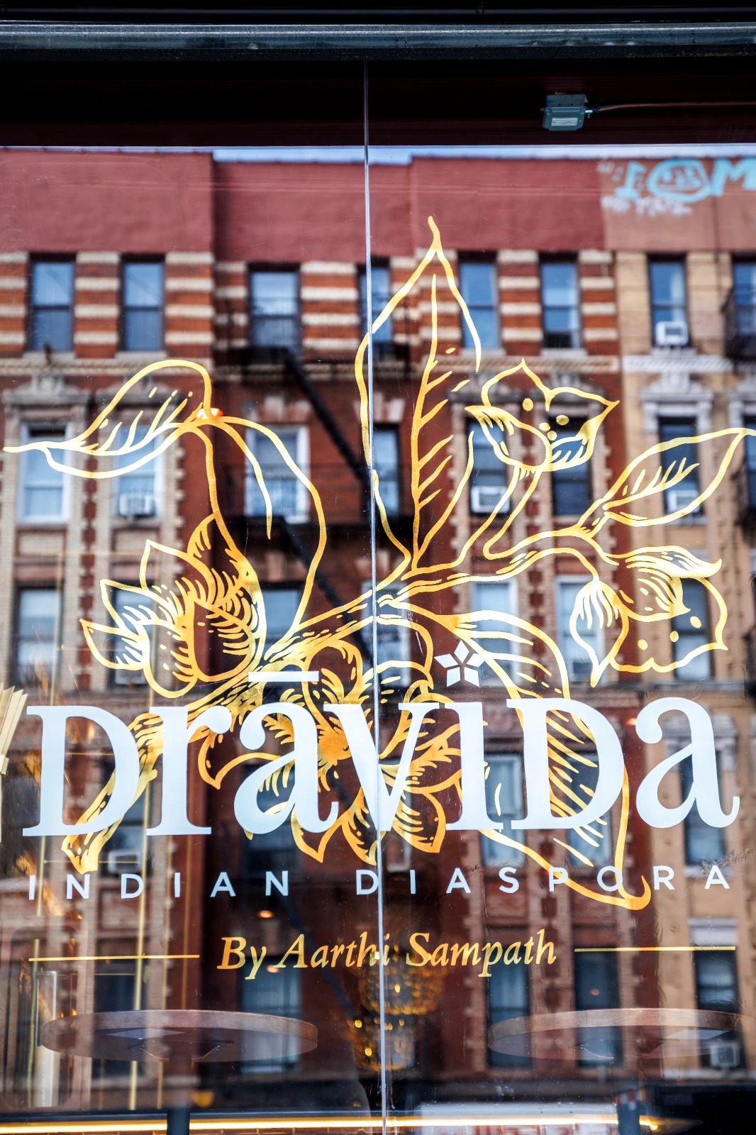 Dravida gold window lettering